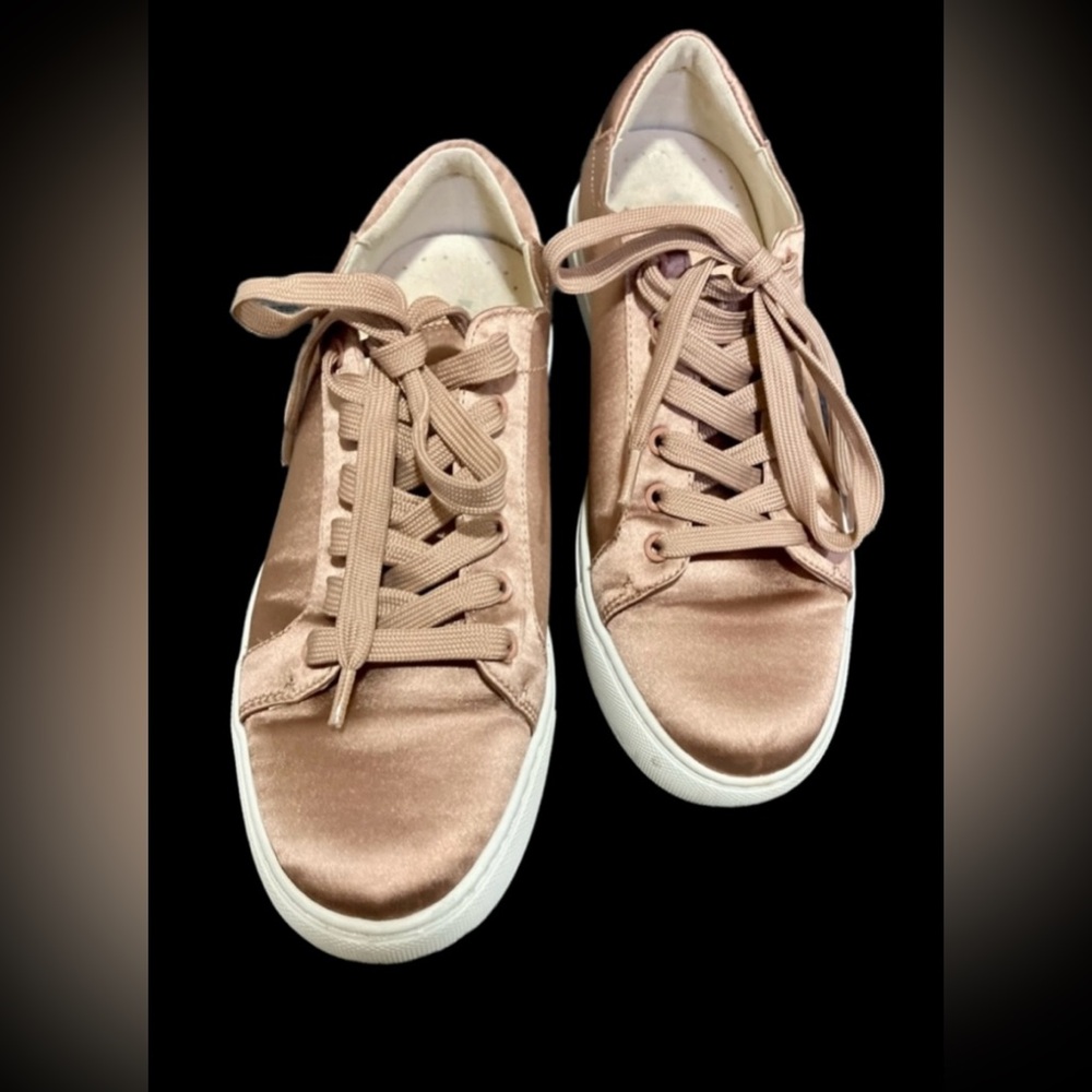 KENNETH COLE Satin Sz 7 SNEAKERS